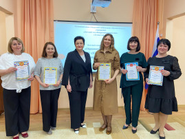 Вручение благодарственных писем педагогам Вручение благодарственных писем педагогам.