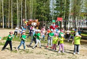Танцуем все вместе Танцуем все вместе.